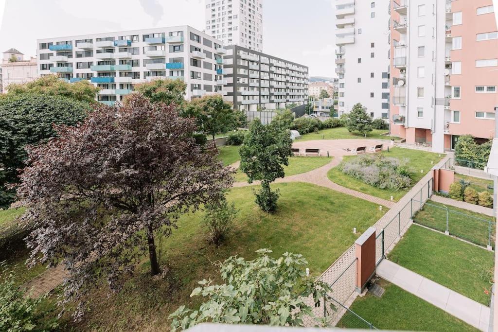 Family Aquarium Haven Apartment Bratislava Exterior photo